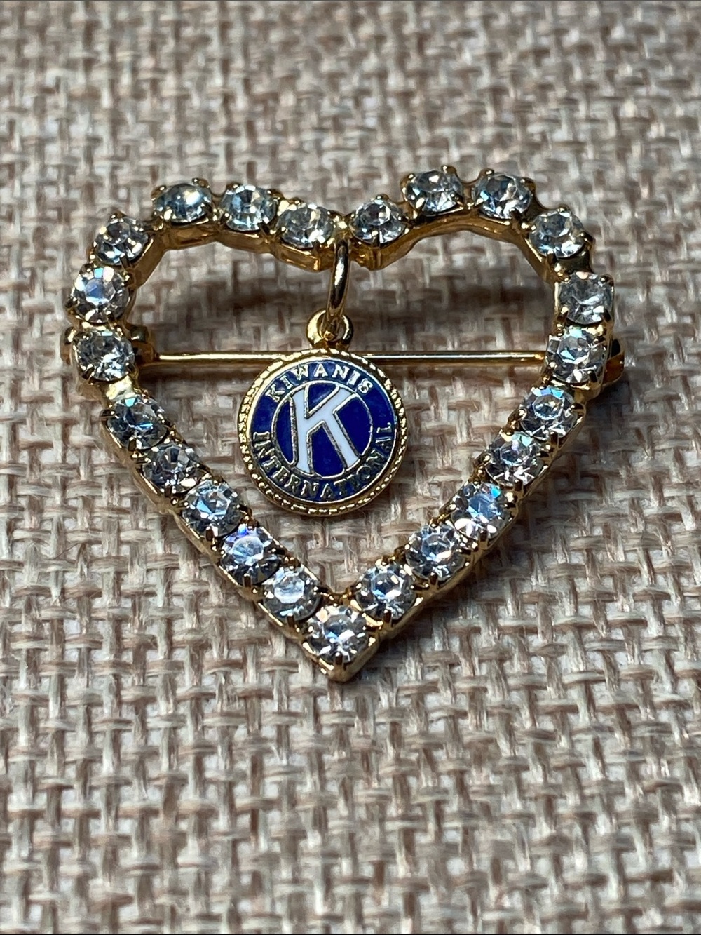Kiwanis International Gold Tone Heart Brooch Pin Rhinstones Crystals